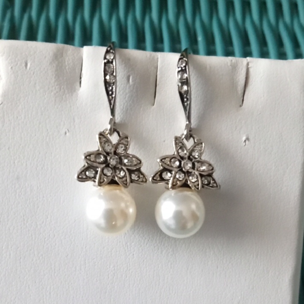 Elegant Silver and Pearl Earrings